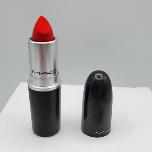 MAC Lady Danger 607 matte Lipstick - Picture 9 of 16